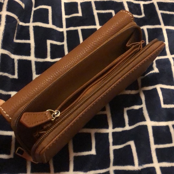 Roots leather Clutch - Picture 3 of 5